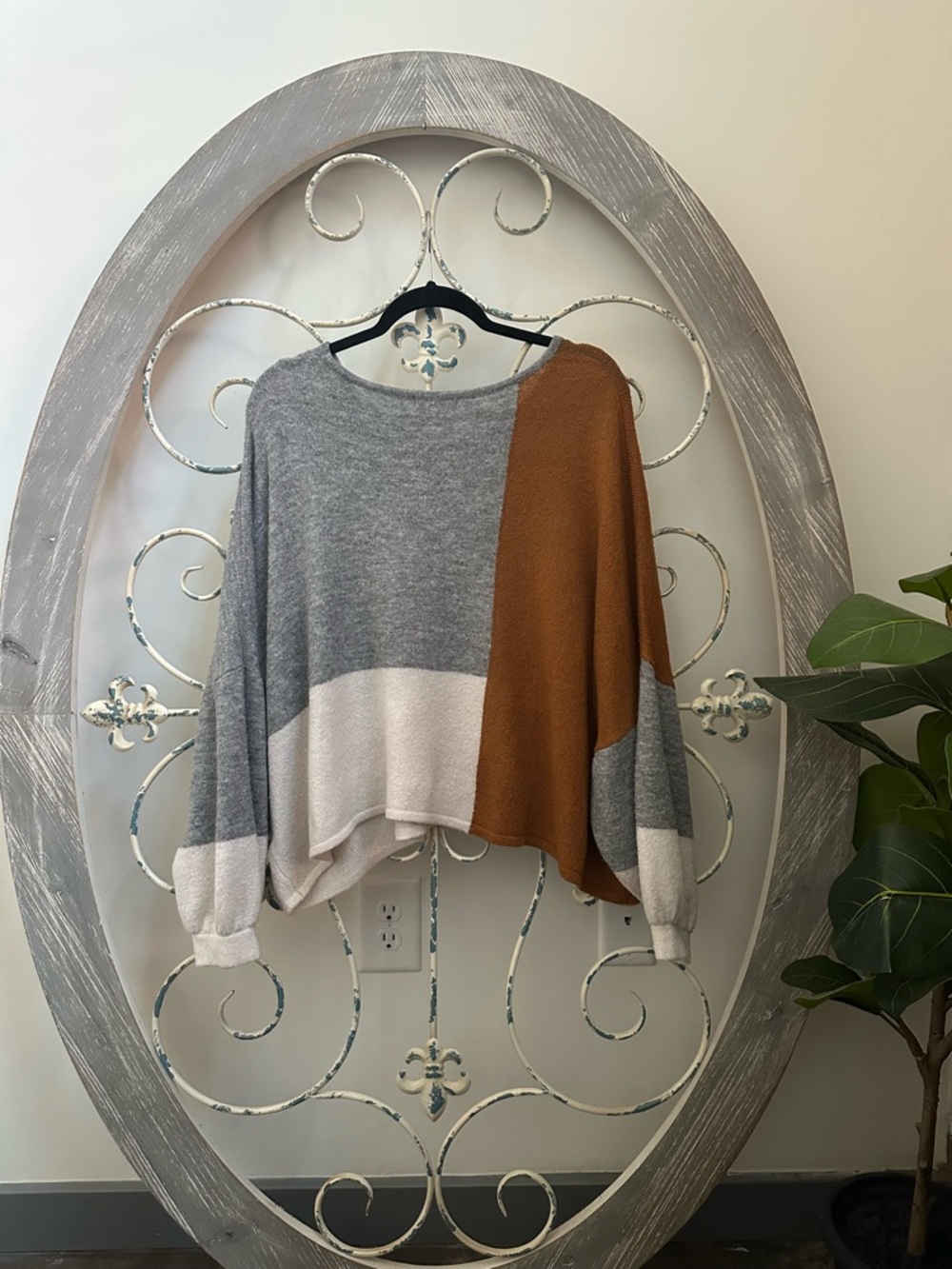 vestique Colorblock Crewneck Sweater in Gray, Cream & Brown - Picture 3 of 3